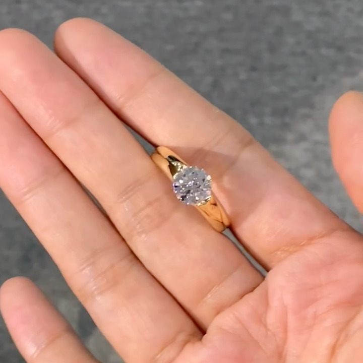 Round Lab-Grown Diamond Ring – D/VS1