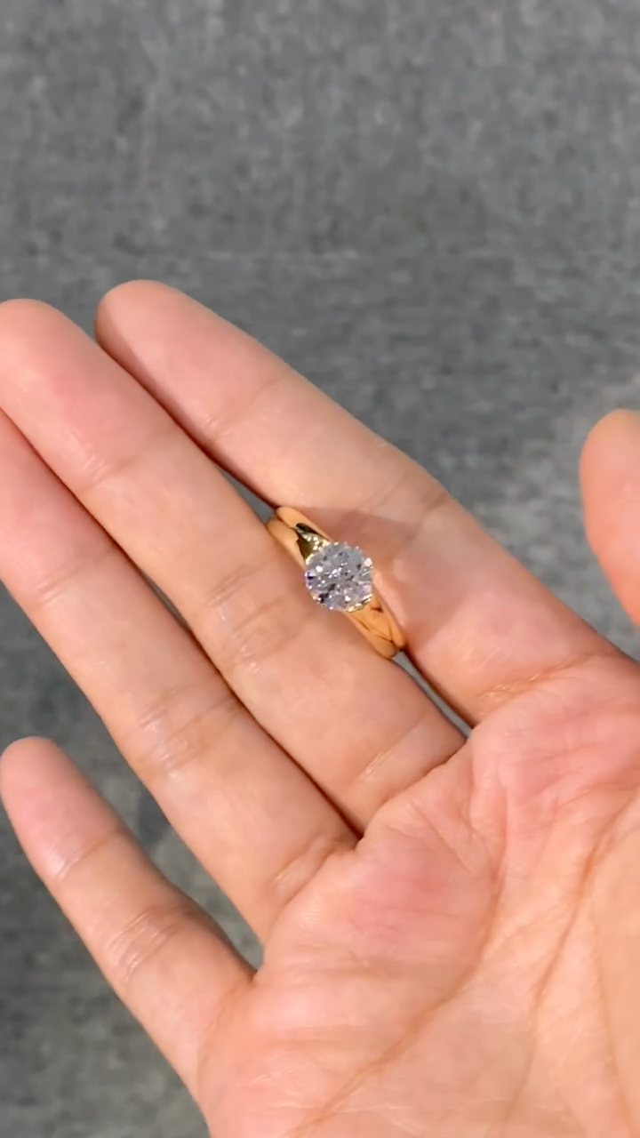 Round Lab-Grown Diamond Ring – D/VS1