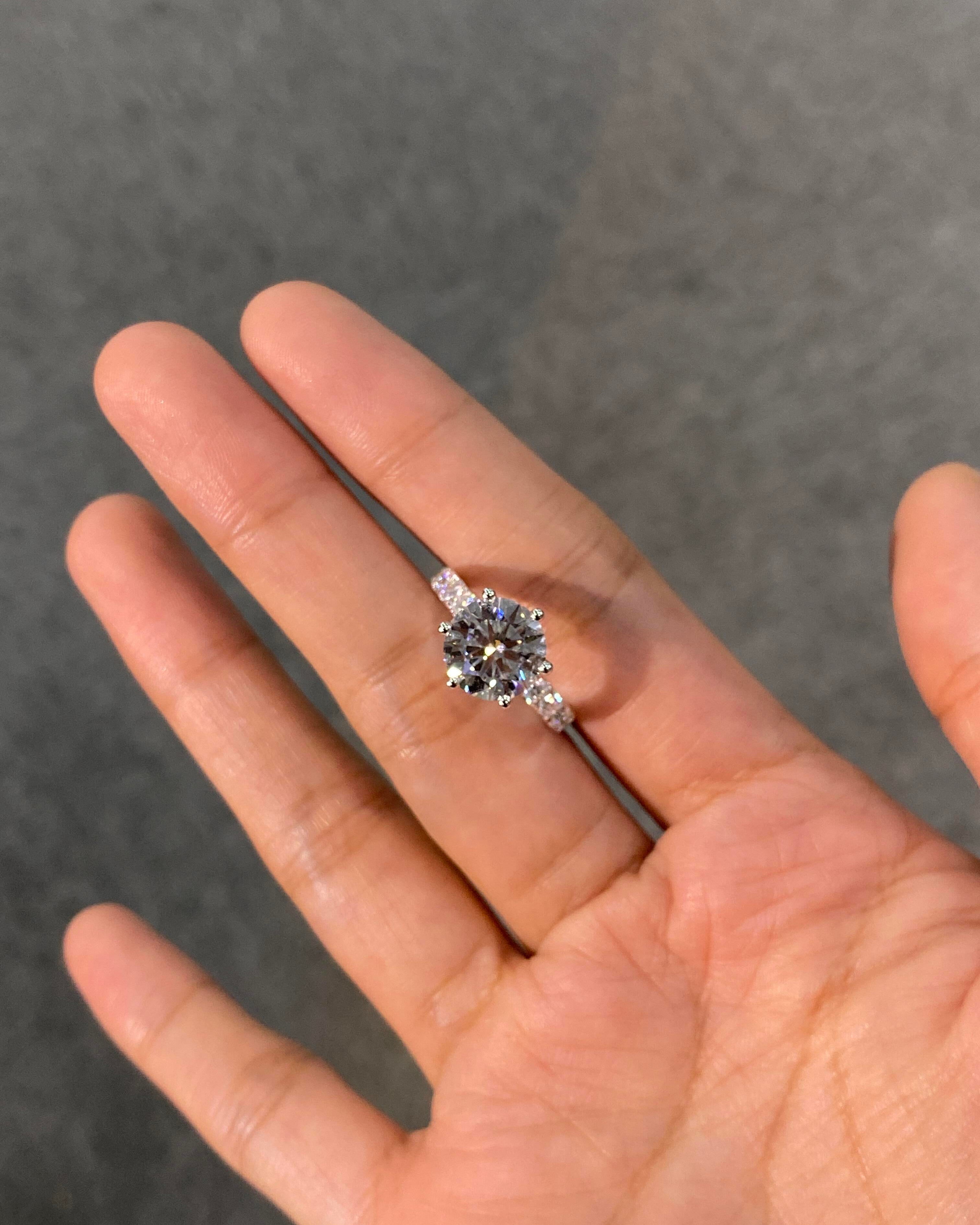 Six-prong setting, Round Brilliant Lab-Grown Diamond—radiating dazzling brilliance, featuring D color and VS1 clarity