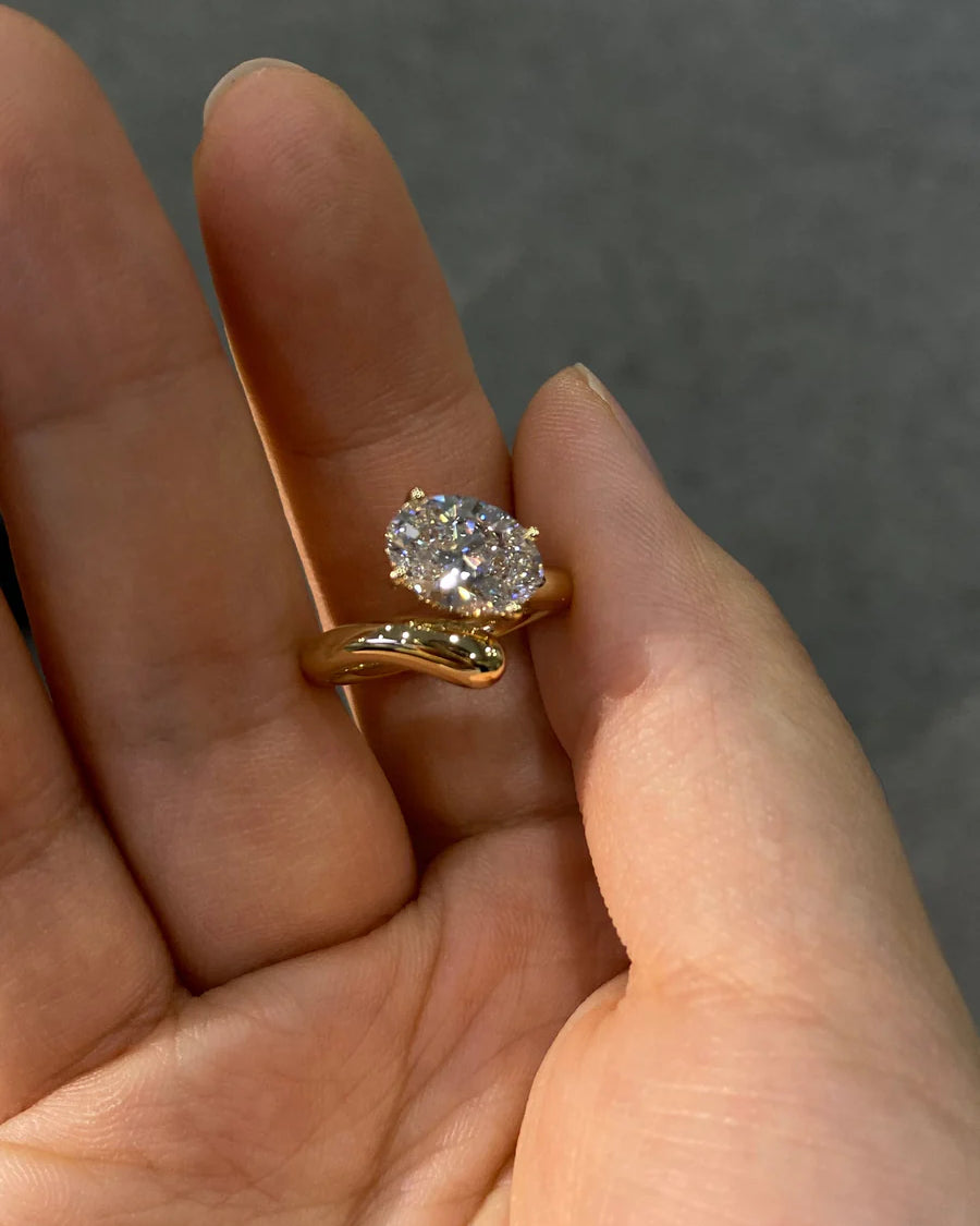 The image shows a 2-carat diamond.