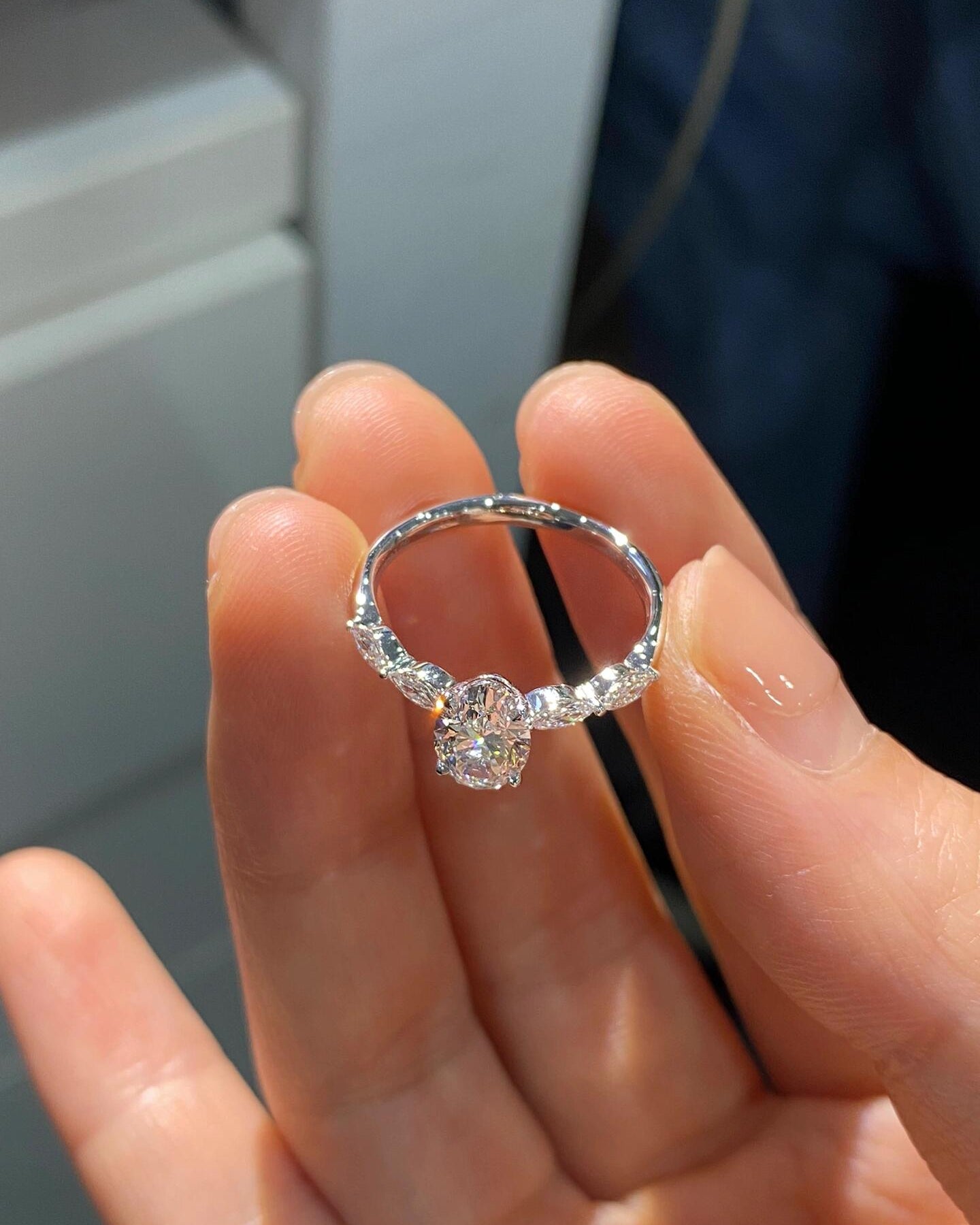 Guardian’s Ring-Oval brilliant-cut lab-grown diamond ring