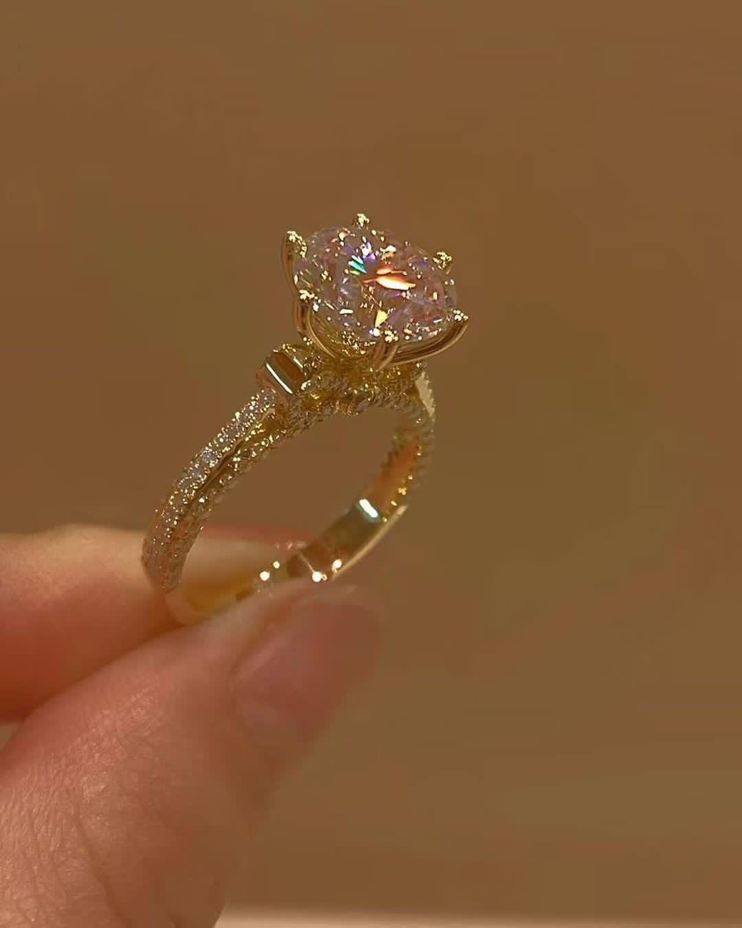 The Crowned Sweetheart-Lab-Grown Diamond Engagement Rings