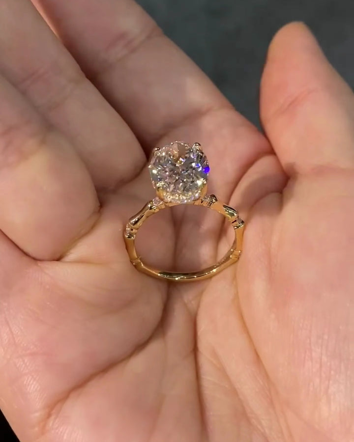 Crown Oval-Cut, Lab-Grown Diamond Ring, D Color, VS1 Clarity