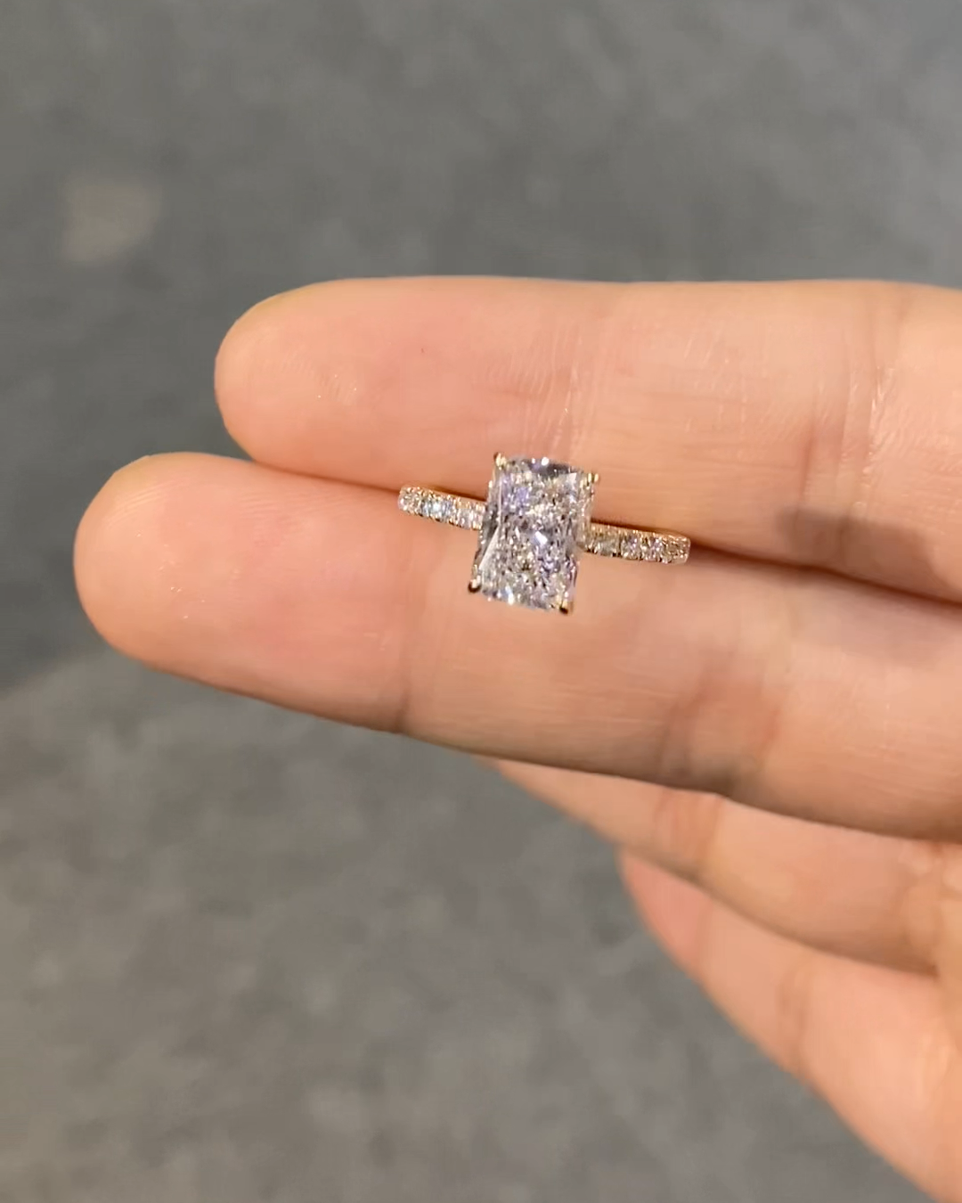 Royal Radiance: Radiant-Cut Lab-Grown Diamond Engagement Ring — Dazzling Brilliance