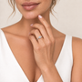 Round, white gold