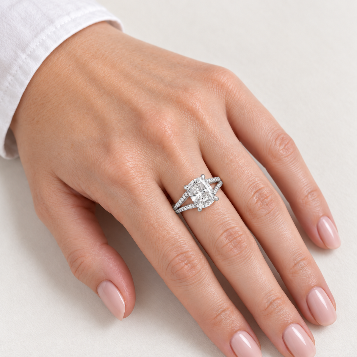 Cushion, white gold