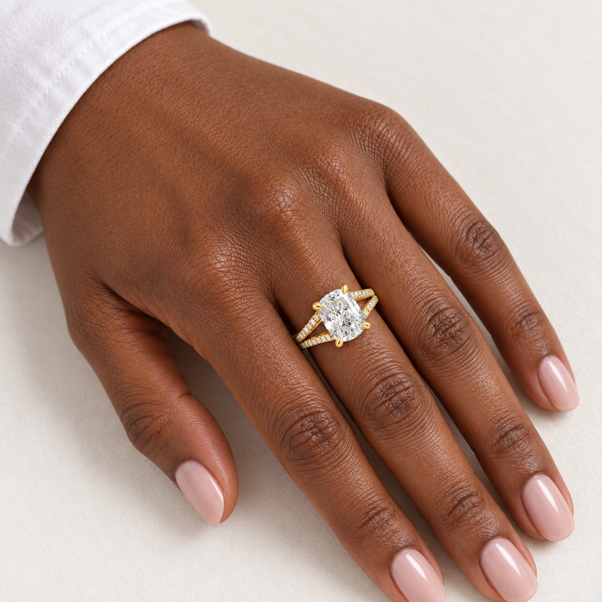 Cushion, yellow gold