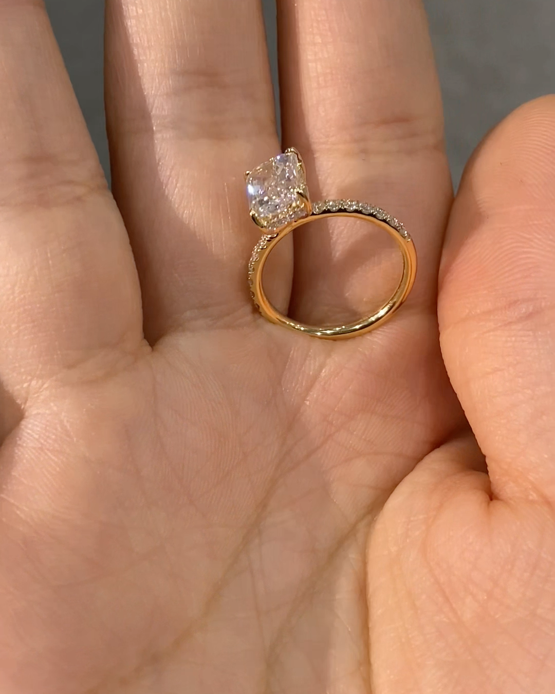 Royal Radiance: Radiant-Cut Lab-Grown Diamond Engagement Ring — Dazzling Brilliance