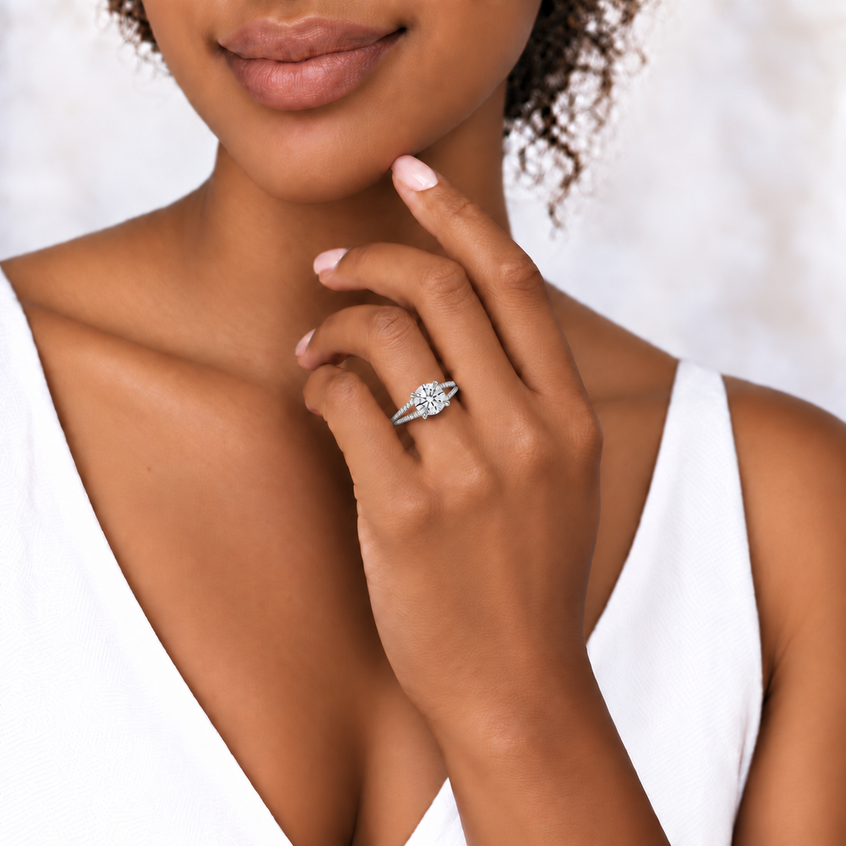 Round, white gold