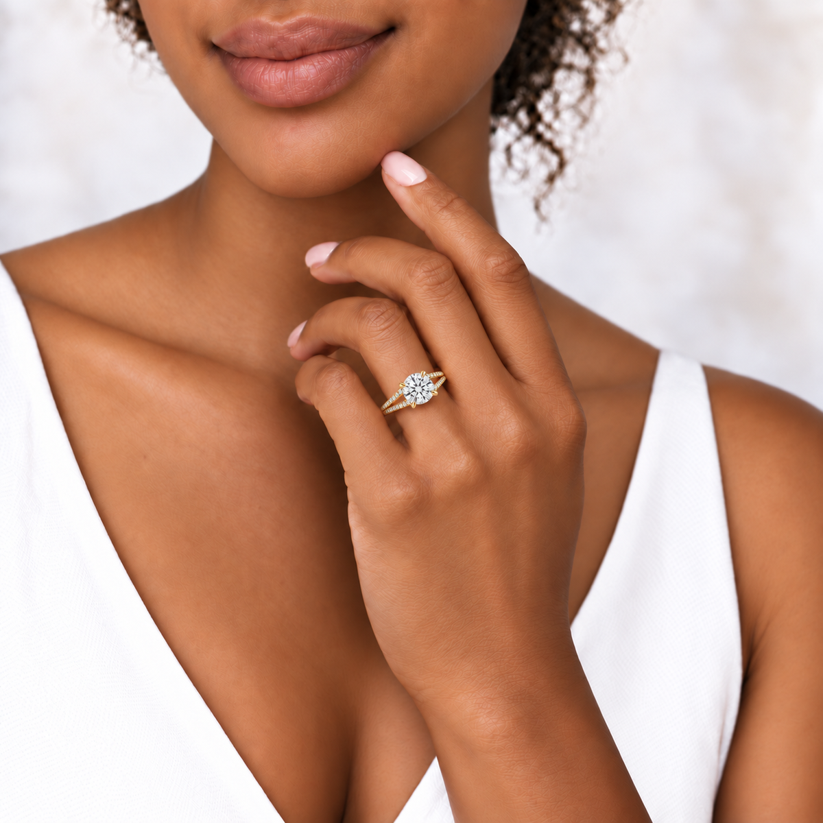 Round, yellow gold